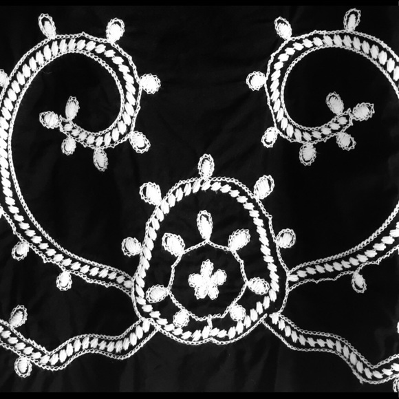 Carole Little Casual Midi Skirt Black Beautiful White Embroider Size 6 Pre-Loved - Picture 5 of 5